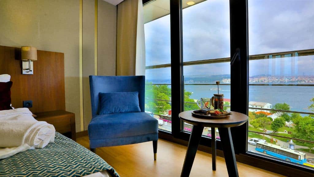 Budget hotel on Bosphorus with sea view