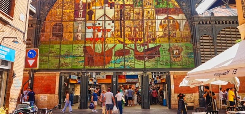 Atarazanas Market stalls and tapas spread on a Málaga gastronomy food tour