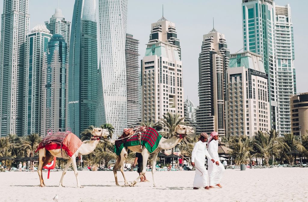 Private tour in Dubai showing the contrast between the traditional and the modern Downtown skyline