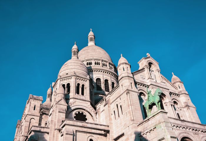The white domes of the Sacré-Cœur basilica above the streets of Montmartre